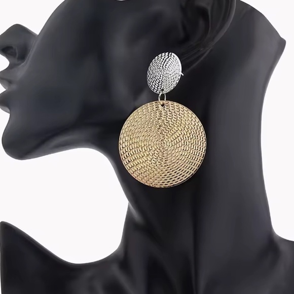 NEW!  Unique Gold and Silver color plated Earrings wholesale - Picture 2 of 5